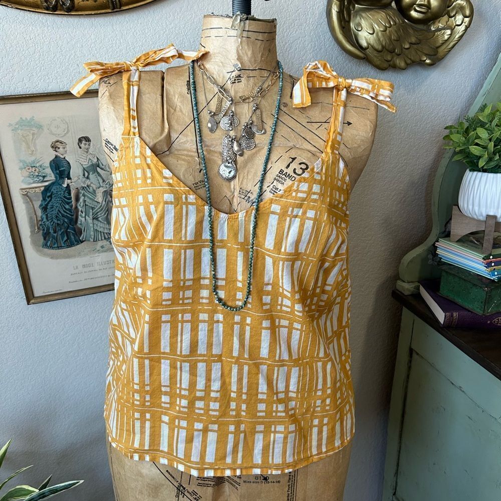 Universal Thread White Yellow‎ Geo Plaid Bow Shoulder Strap V Neck Blouse Sz M